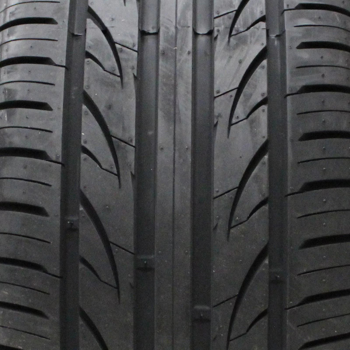 225/40ZR18 92W XL Passenger Tire N8331