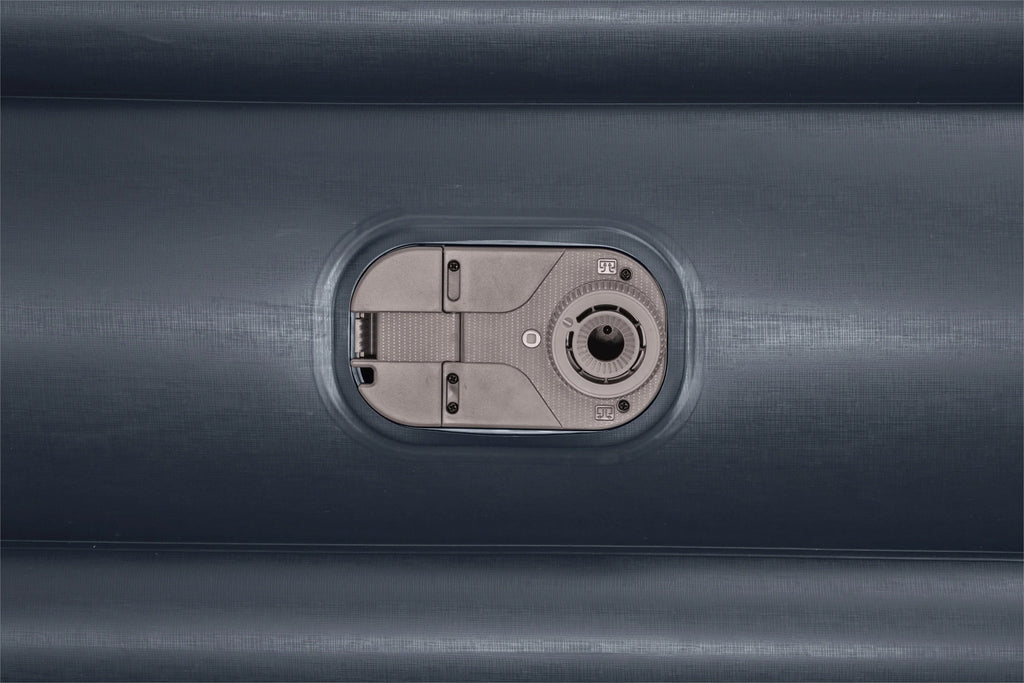 18 Queen Air Mattress with Built-in Pump E56693