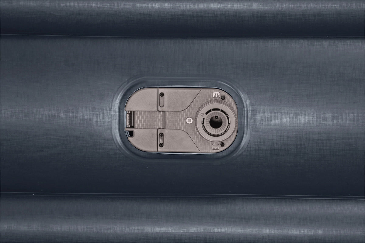 18 Queen Air Mattress with Built-in Pump E56693