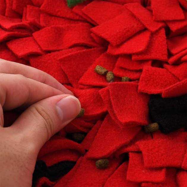 Strawberry Dog Snuffle Mat O44809