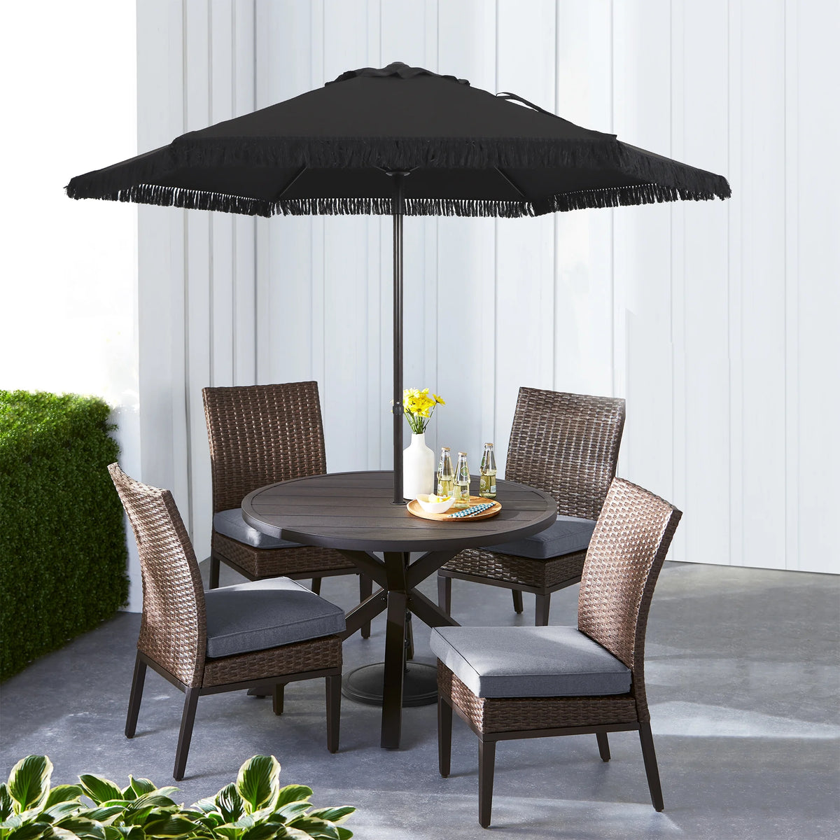 White 7.5' Round Patio Umbrella with Steel Pole K7153
