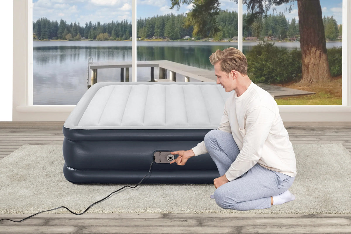 18 Queen Air Mattress with Built-in Pump E56693